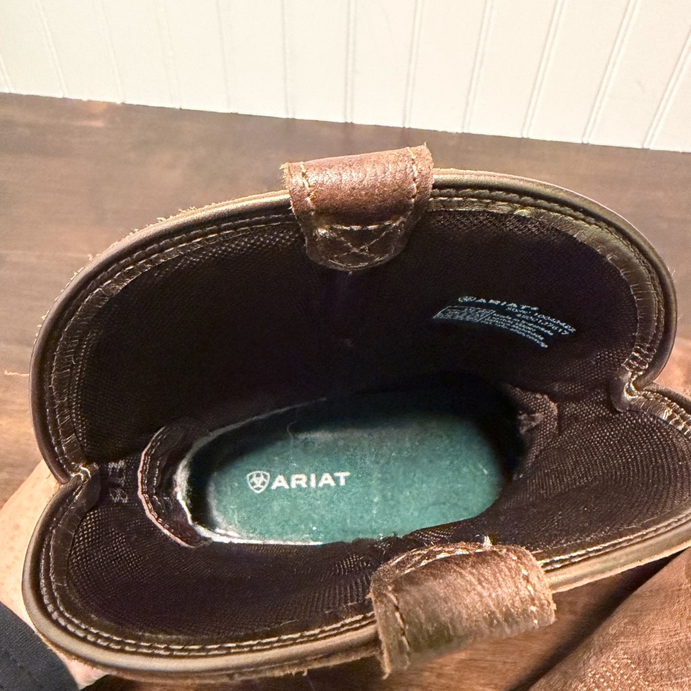 Women’s Ariat Anthem western boots. Round toe. Size 8b. Like new. Brown leather - Picture 7 of 10